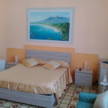 Beb I Delfini Di Casa Paola Bed & Breakfast Mascali Luaran gambar