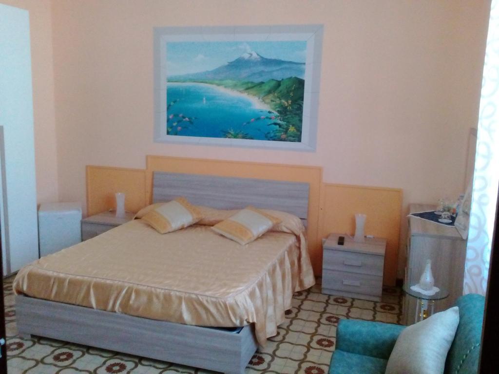 Beb I Delfini Di Casa Paola Bed & Breakfast Mascali Luaran gambar