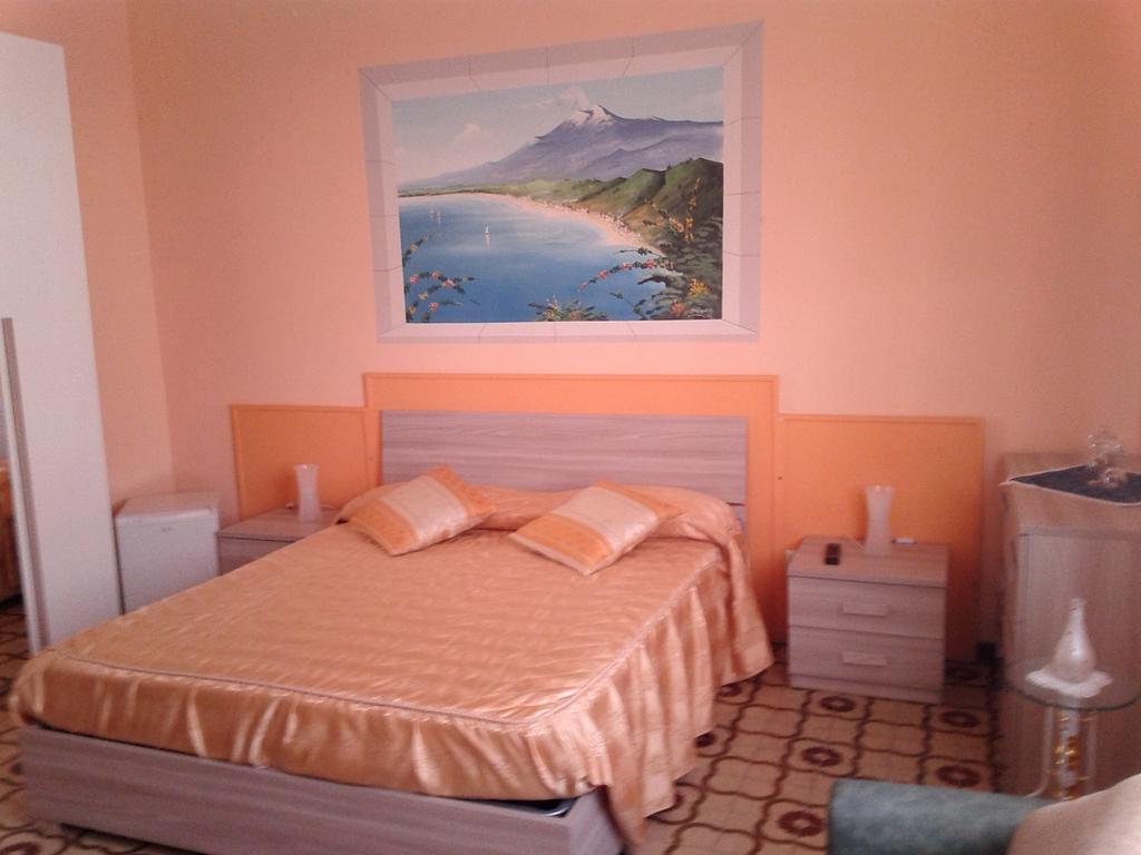 Beb I Delfini Di Casa Paola Bed & Breakfast Mascali Luaran gambar