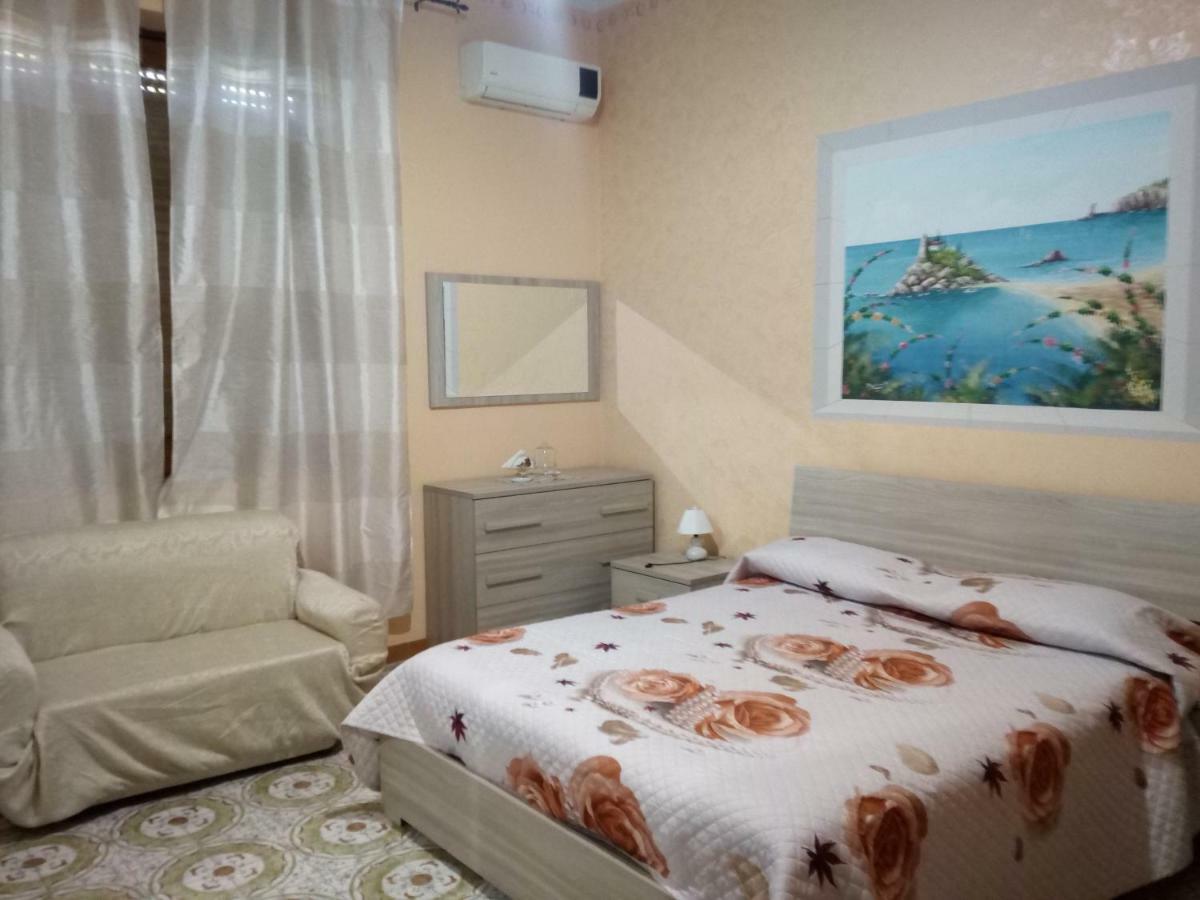 Beb I Delfini Di Casa Paola Bed & Breakfast Mascali Luaran gambar